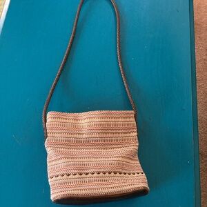 CROSSBODY purse, several inside pockets with one larger zipped one